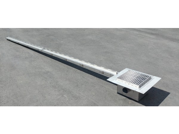 Inox podolgovat talni odtok s koritom na rego-režo in čistilnim revizijskim sifonom dim: 25 x 2000 mm