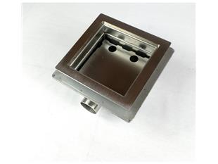 Sifone a pavimento con coperchio di 5mm MODELLO FORATO (CARRABILE) con flangia per impermeabilizzazione 200x200x152mm INOX Ø50mm orizzontale