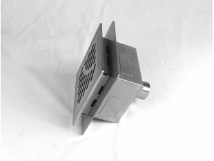 Talni sifon komplet s čelno ploščo debeline 5mm s PERFORIRANIM VZORCEM (AVTOPOVOZNO) in prirobnico za hidroizolacijo 200x200x121mm INOX Ø75mm vertikalno