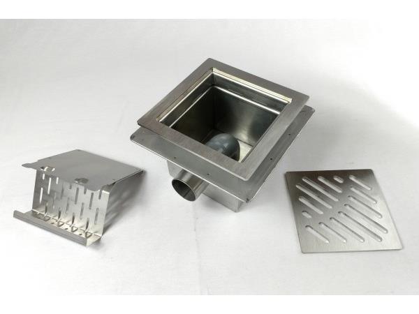 Sifone a pavimento con coperchio di 5mm MODELLO FORATO (CARRABILE) con flangia per impermeabilizzazione 200x200x152mm INOX Ø50mm orizzontale