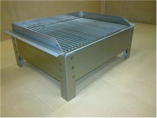 INOX ŽAR dimenzij 480 x 300 x 240mm z nogami in skupno višino 700mm