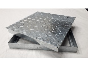 POKLOPAC METALNI VRUĆE CINČANI 800mm X 800mm X 45mm