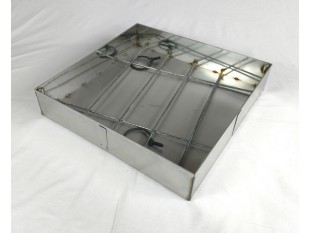 ULJNI ŠAHT – POKLOPAC sa dnom i čeličnom armaturom 900 X 900 X 100mm INOX