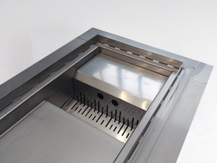 Griglia a pavimento inox con vasca e sifone, dimensioni 150mm x 500mm - 3000mm x Ø50mm / Ø75mm orizzontale/verticale CARRABILE ANTISCIVOLO con FLANGIA per IMPERMEABILIZZAZIONE