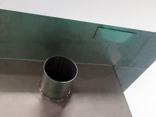 Griglia a pavimento inox con vasca e sifone, dimensioni 400mm x 500mm - 3000mm x Ø50mm / Ø75mm / Ø110mm orizzontale/verticale CARRABILE ANTISCIVOLO con FLANGIA per IMPERMEABILIZZAZIONE