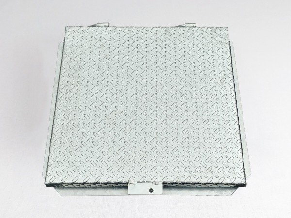 CHIUSINO / COPERCHIO IN METALLO, ZINCATO A CALDO 640mm x 640mm x 45mm