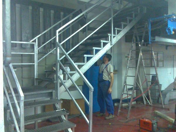 industrijske kovinske stopnice